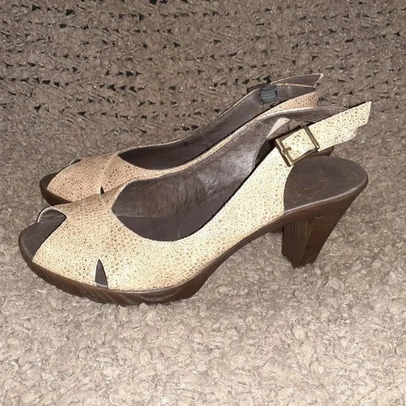 KARSTON (EMILIE KARSTON NOW)-Cracked Gold Leather Slingbacks-Sz 39-NWOB - Picture 2 of 7